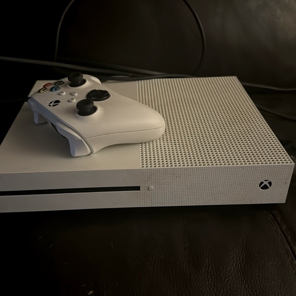 xbox 1 s - Picture 1 of 6